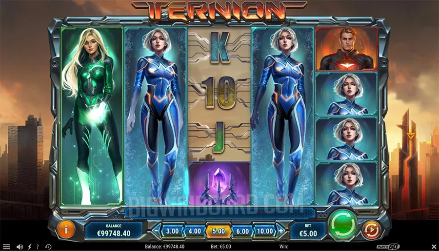 Ternion slot